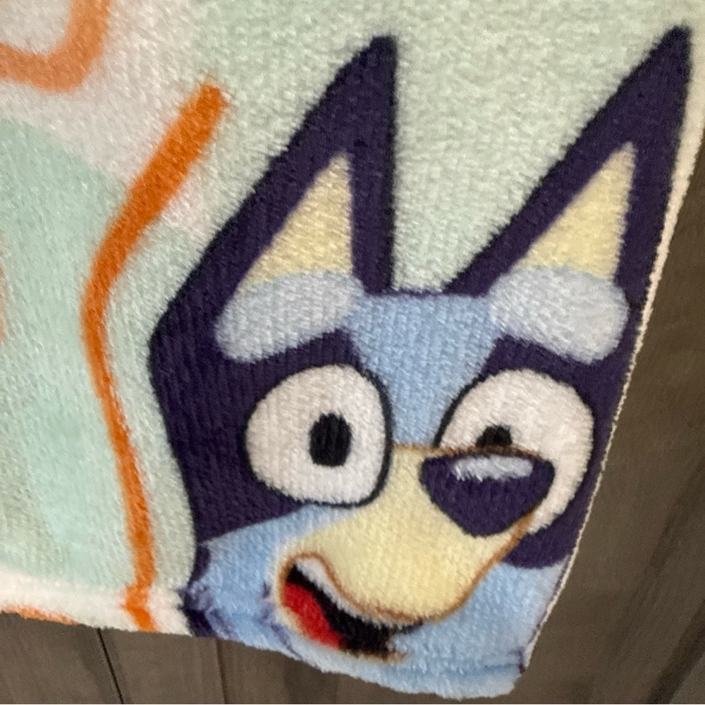 New Bluey Bingo Bandit & Chili Heeler Family 50" x 70" Throw Blanket On Hanger - Picture 9 of 9